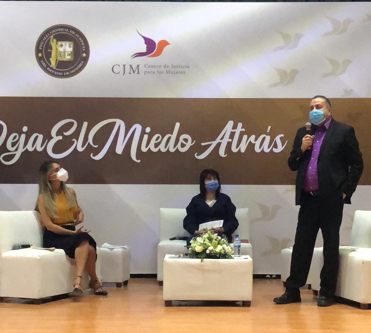 SoledadDurazo's tweet photo. Invita @pepevictorin a los agremiados al #STIRT a sumarse a la campaña #DejaElMiedoAtrás para que el mensaje llegue a las mujeres que lo necesitan y denuncien a tiempo @fgjesonora https://t.co/edn8rDHRbX
