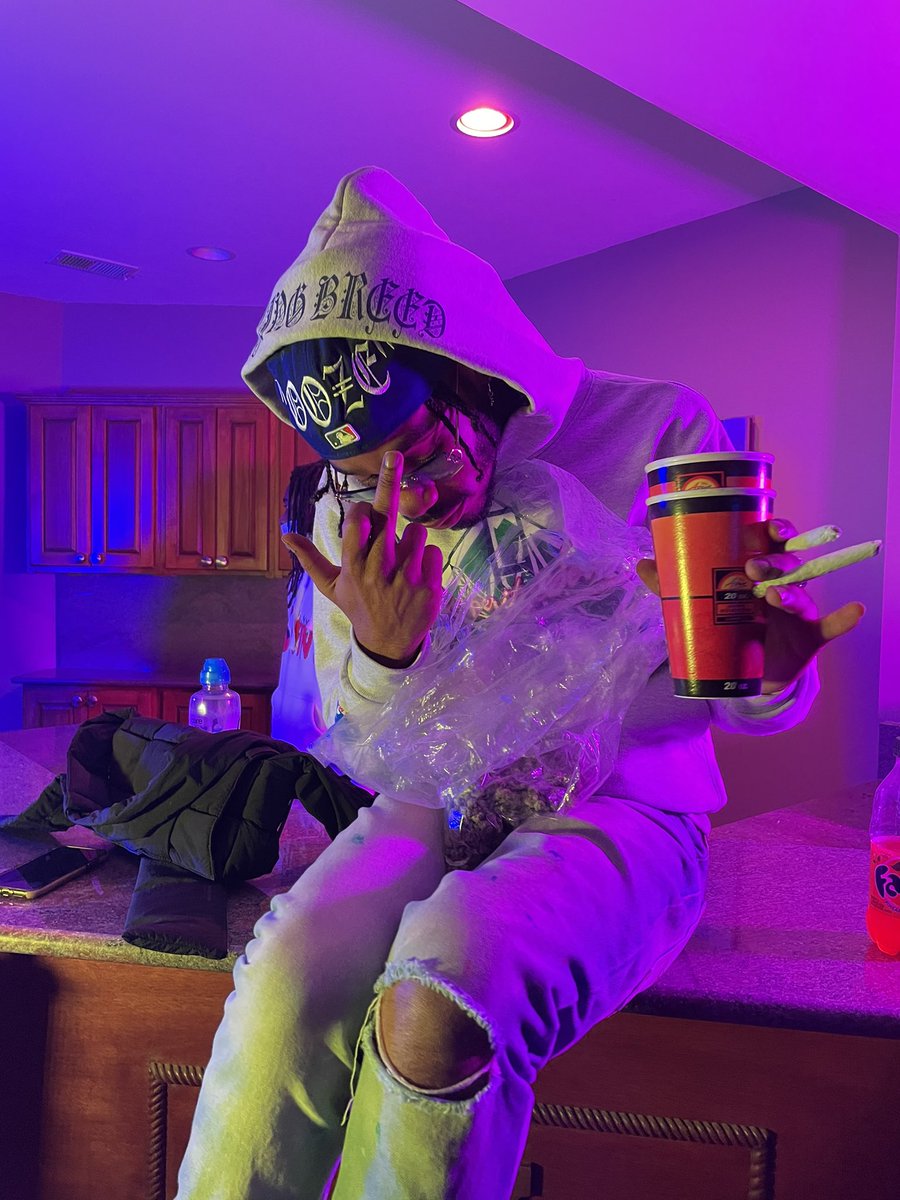 Mjwitdadope's tweet image. Bitches be omg there they go again...