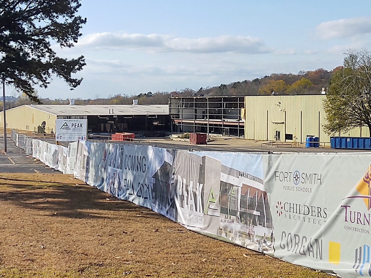 GUdouj's tweet photo. Progress is happening at the future site of the Peak Innovation Center! https://t.co/MoMmEeEmi7