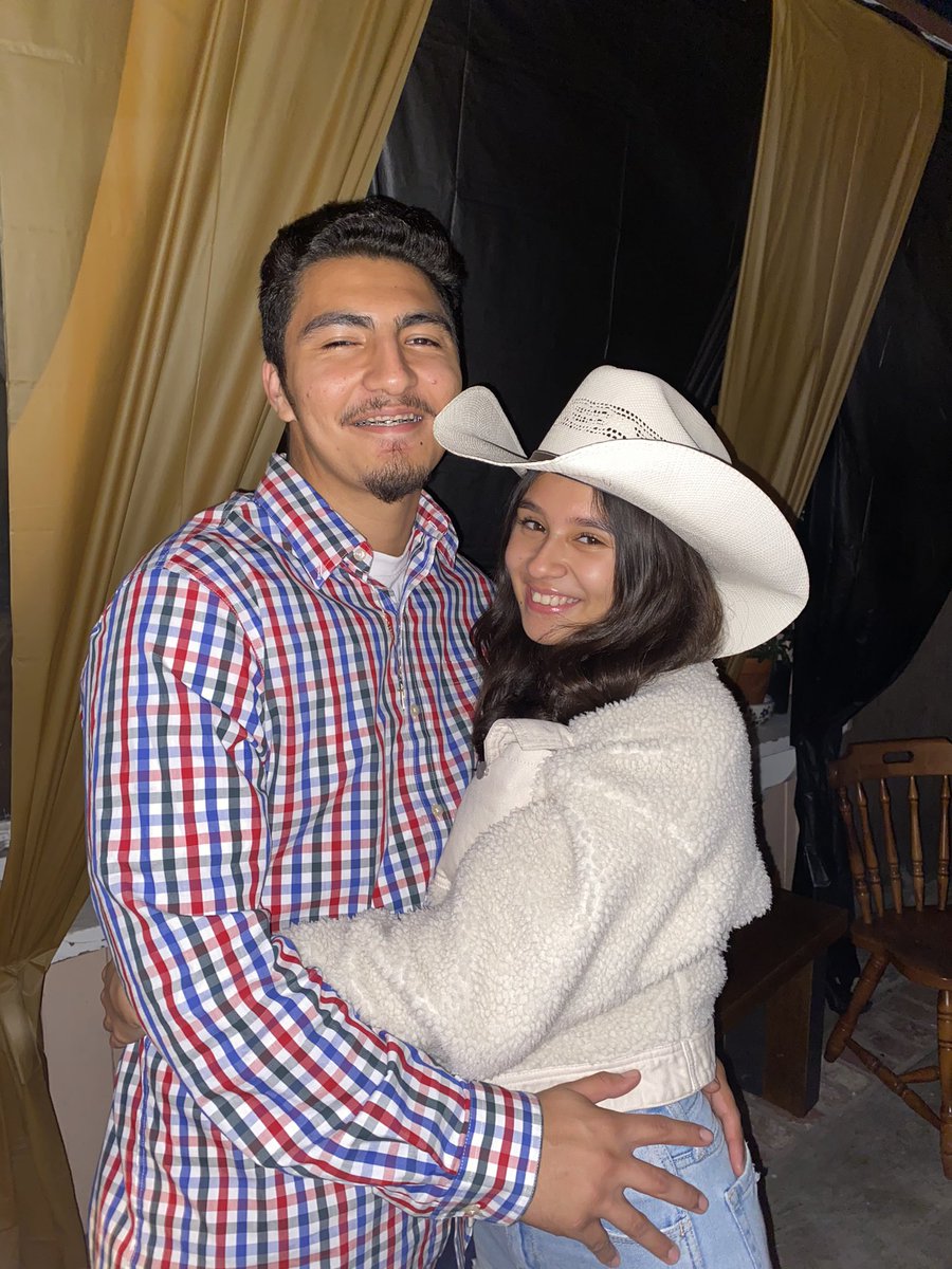 acee_63's tweet photo. I was too lit, but can we just take a moment to admire the gorgeous lady in the hat?? 😍😍😏 @natrmh https://t.co/XwJTCtQXOi