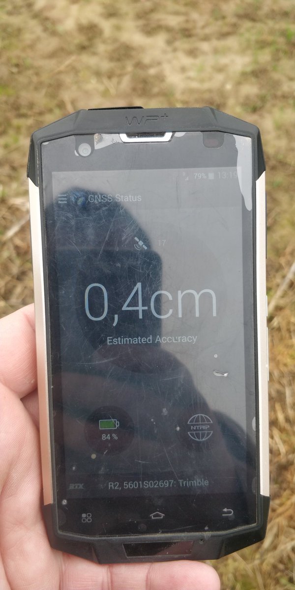 guillechristof's tweet photo. Petit tours des #essais , et test du RTK avec correction #opensource #centipede ! Et bien, ça fonctionne du tonnerre ! La 1ere base était à 1km, précision 0,5 cm , la 2nd  base à 47 km 5 cm de précision 😅. On va pouvoir travailler autrement dans nos Essais ! @complementterre 👏 https://t.co/GuJvmo7My4