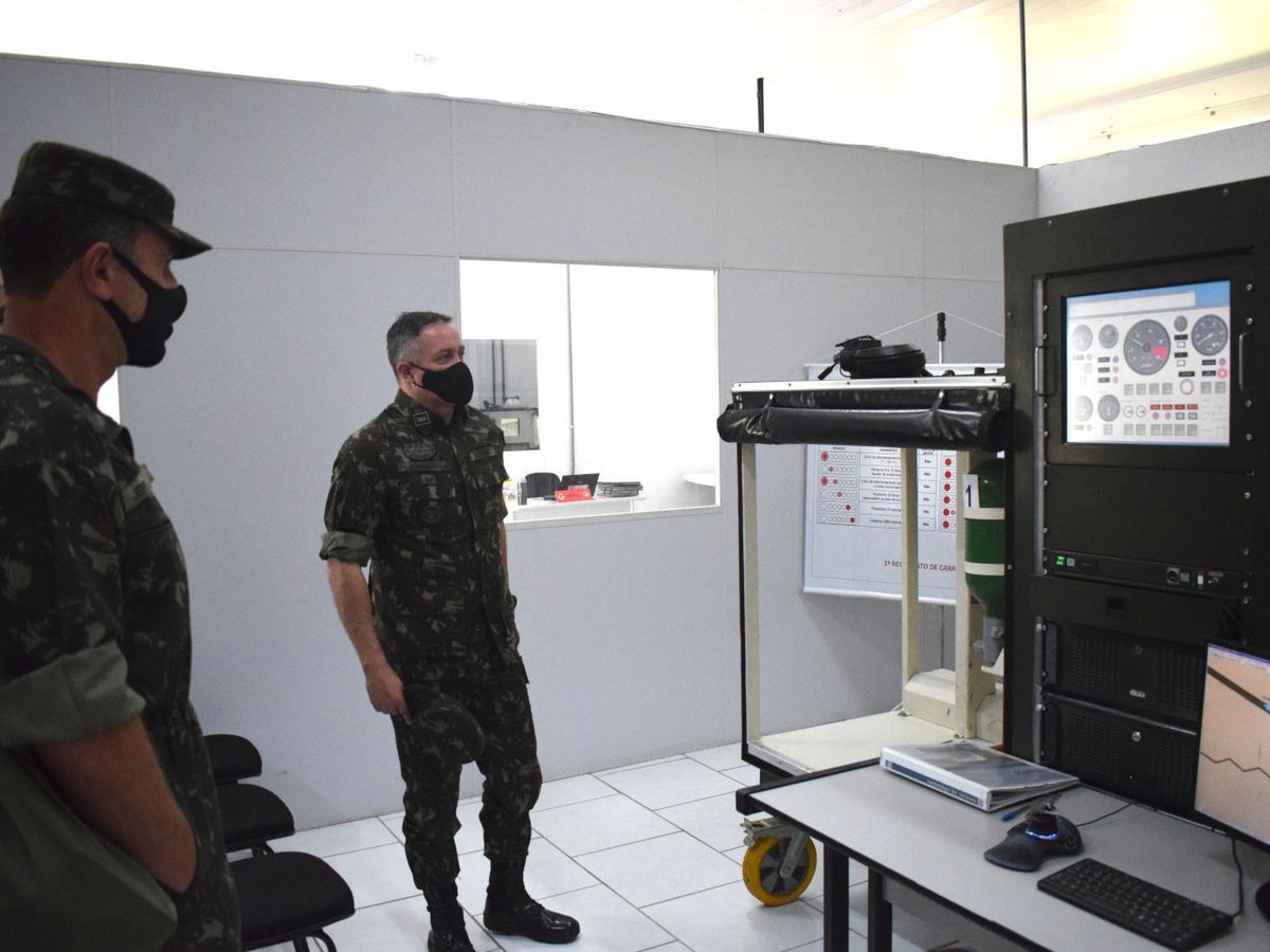 CmdoCMS's tweet photo. Santa Maria/RS. O 1º Regimento de Carros de Combate apresentou as viaturas blindadas e a logística e gerenciamento da frota LEOPARD 1A5 BR, conforme o Pedido de Cooperação de Instrução do Centro de Instrução de Blindados. https://t.co/CsotMEZJuH