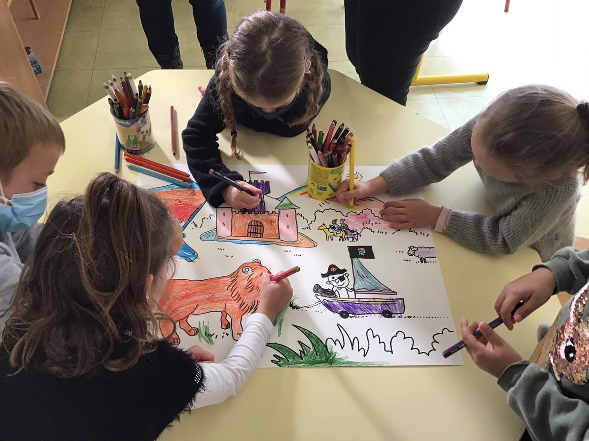 Un invité mystère à l’école élémentaire...Julien Revenu auteur BD fait découvrir son métier et travaille l’imagination avec nos élèves. Résidence d’artiste Grasse agglomération. #eac #accesculture #residencedartiste #BD #ecolestcezaire #capg <a href="/DAAC_nice/">DAAC-Nice</a> <a href="/villedegrasse/">Ville de Grasse</a> <a href="/comagglo/">Communauté d'Agglomération du Pays de Grasse</a>