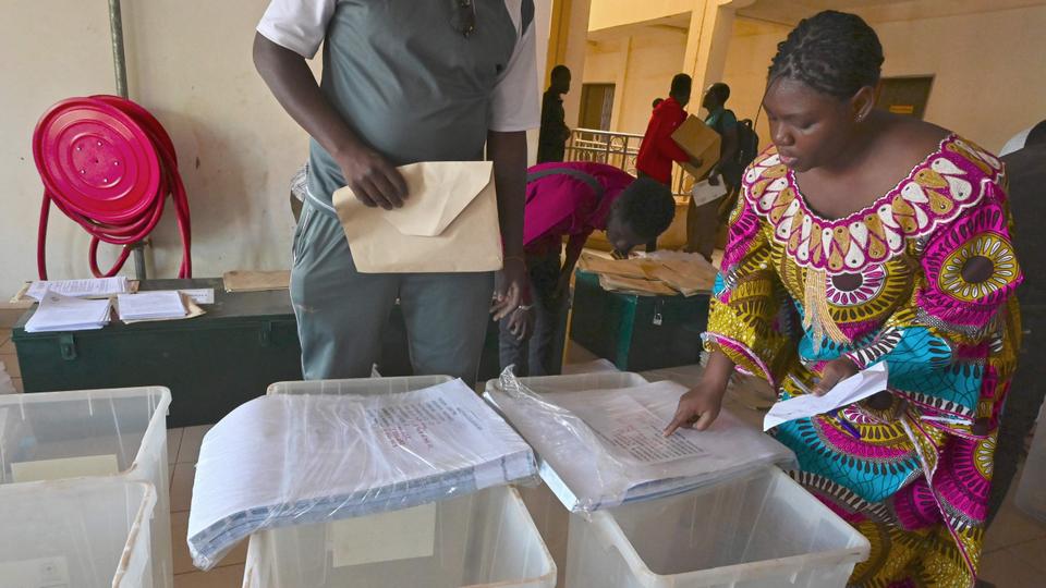 #BurkinaFaso went to the polls on Sunday #despite the #violence caused by #jihadist, which has cost over 2,000 lives this year and also prevented many #citizens to cast their #vote. The #OACPS will do its utmost to contribute to peace, security and stability.