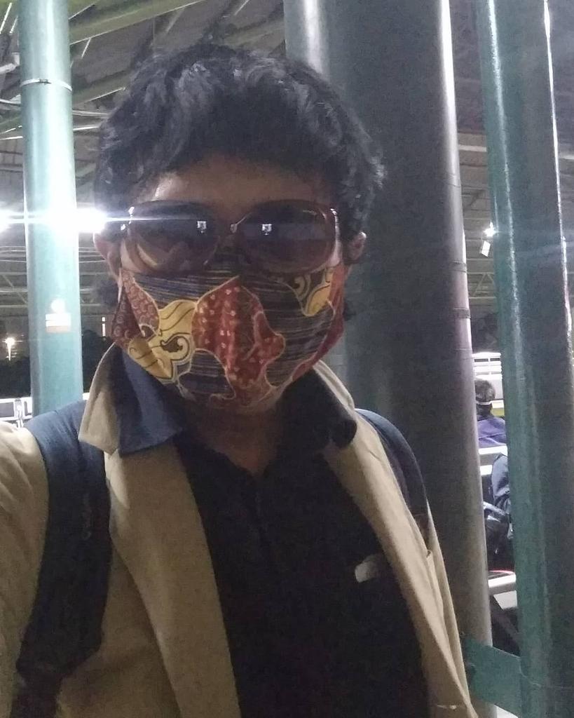 Lendy171's tweet photo. Dari semua penugasan selama ini, perjalanan malam lah yg senantiasa memberikan kesan khusus. Malam mewartakan kesunyian pada kedalaman. Banyak hal terungkap bersama pekatnya sang malam. #Penugasan #Malam #Hitam
https://t.co/CgMsHzXiys https://t.co/esCns4gjhi
