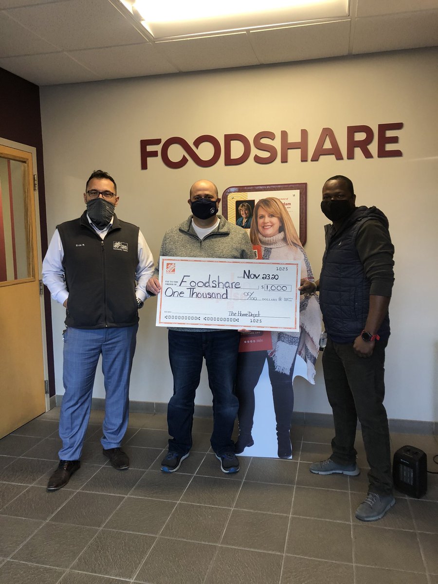 ErvinRa001's tweet photo. The Mighty07 team Honored to be a part of @homedepot #operationsurprise today with a $1000 check to #foodshare.  The work that these guys do in the community is unmatched.  Thank you @foodshare https://t.co/oGAQTLbbME