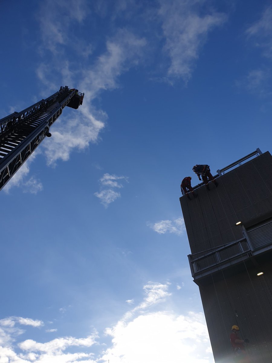 jemarkerson's tweet photo. Beautiful day to work at two different places! Fantastic day spent  with @AvonFireRescue introducing the @UWEPara students to joint working, then on to help set up for @marmaladetrust tomorrow! #communityplacement #teamwork #collaboration https://t.co/NVm9C6PinE