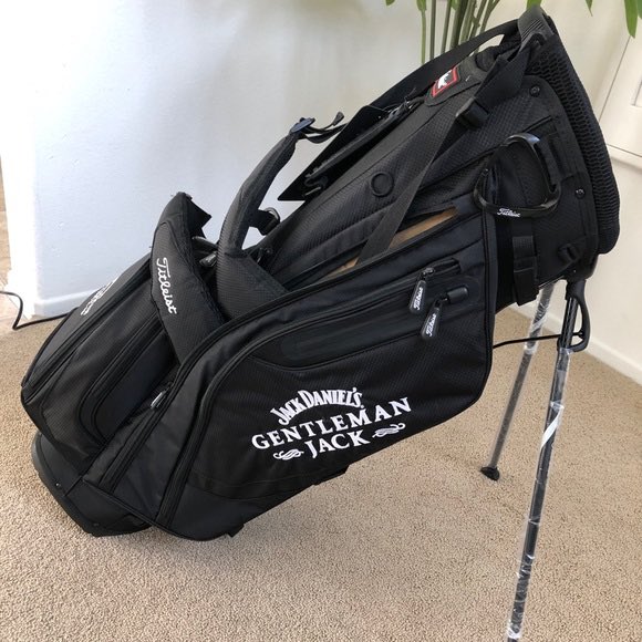 thefriendlyspot's tweet photo. #FriendlyPresents tonight during #MNF @jackdaniels_us golf bag. Grab a chance at the counter starting at kickoff with giveaway at the end of the game. Must be 21&over, no purchase necessary & must be present to win #happybirthdayfriends #friendlybirthday #cheersto11years https://t.co/m2uyn9LhG5