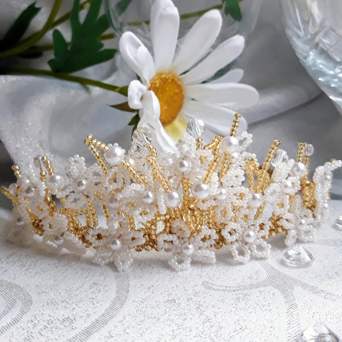 Cheryls_Jewels's tweet photo. Fingers crossed for a fab #weddingseason next year. Start your wedding planning early with this Pearl Daisy and Gold Tiara. Available at @BritishCrafting https://t.co/RrMmAT40cO #bridestyle #tiara #weddings #bridalhair #tbch https://t.co/blSQ6DIV75