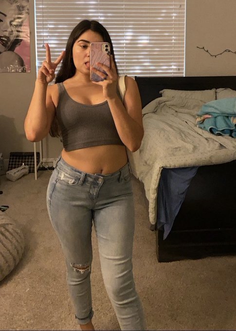 No makeup selfies🤝 from the past https://t.co/yTzAmzMSYY<a href="/tag/newprofilepic"class="tags"><span>#newprofilepic</span></a>