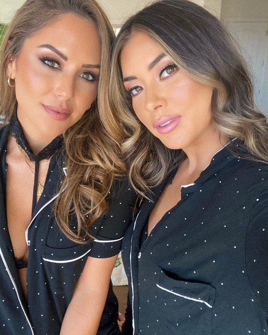 We didn’t even plan this. ? New goodies with my sissy @brittneypalmer coming soon. ?‍♀️ https://t.co