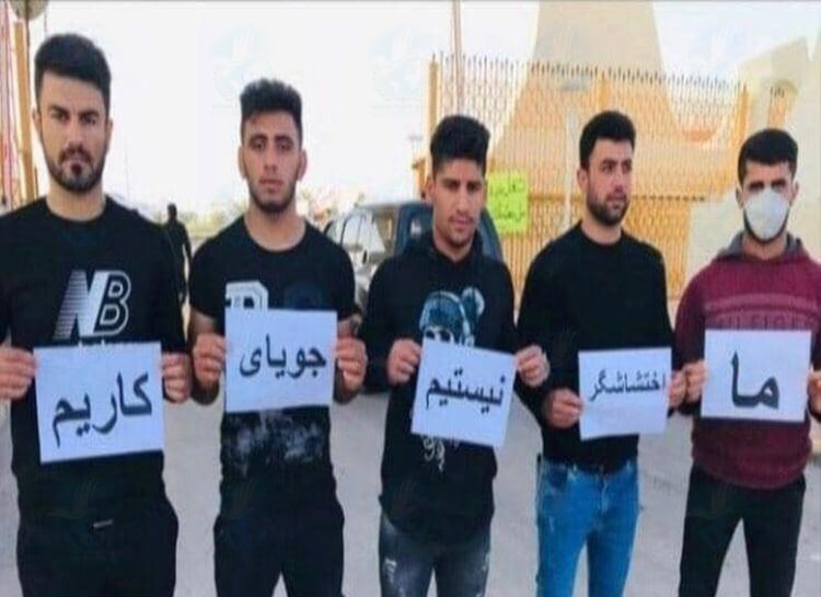 ⭕️‌امروز دوشنبه ۳ آذر ماه ۱۳۹۹، جمعی از اهالی روستای شهرویی از توابع شهرستان بهبهان در مقابل درب اصلی پالایشگاه بیدبلند ۲ در این شهرستان تجمع اعتراضی برگزار کردند. 
این جوانان همشون از اهالی همین روستا هستند.
#Iran 
#ایران
#IranRegimeChange