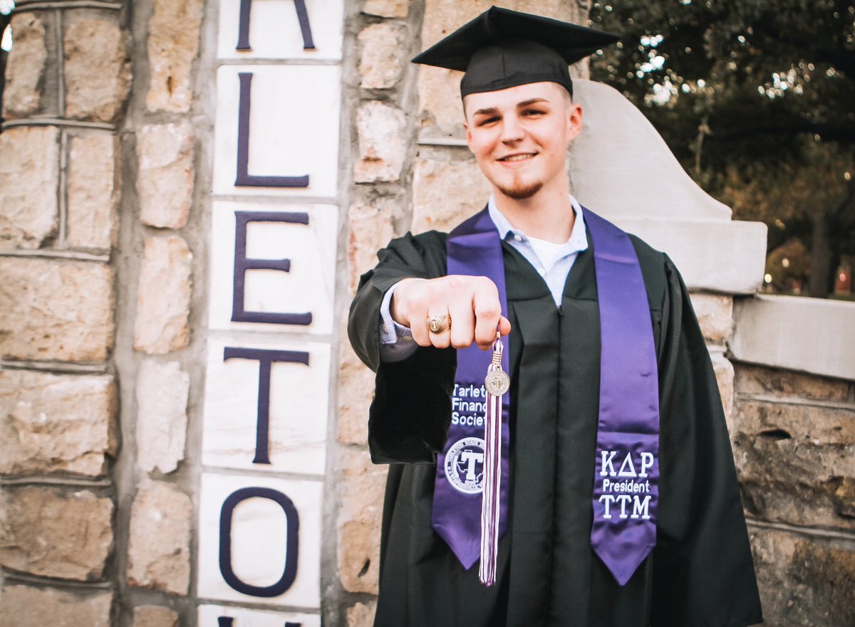 walkerfray's tweet photo. T-minus 18 days until I get to call myself a college graduate! Time has flown by but it’s been a hell of a ride https://t.co/23s33SRpvC