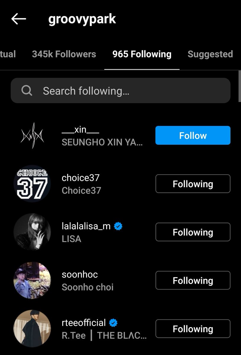 groovyroom gyujeong, a famous producer/dj that is currently appearing on smtm9 as a producer/judge is also following lisa on instagram.