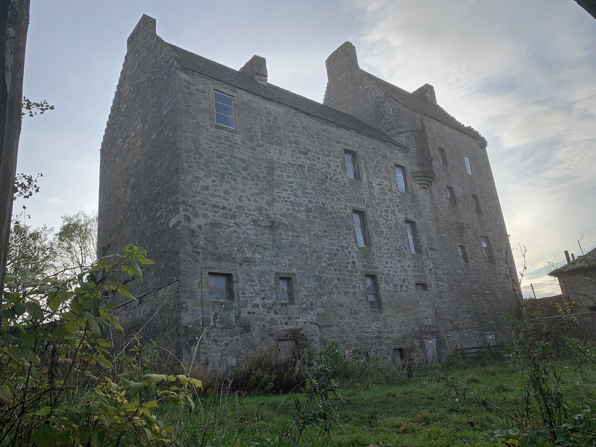 ScotlandFilming's tweet photo. Does anyone know which castle this is the rear of? Have you been?  Do you plan to return once the madness is over? #Outlander https://t.co/YuIDEsJYM0