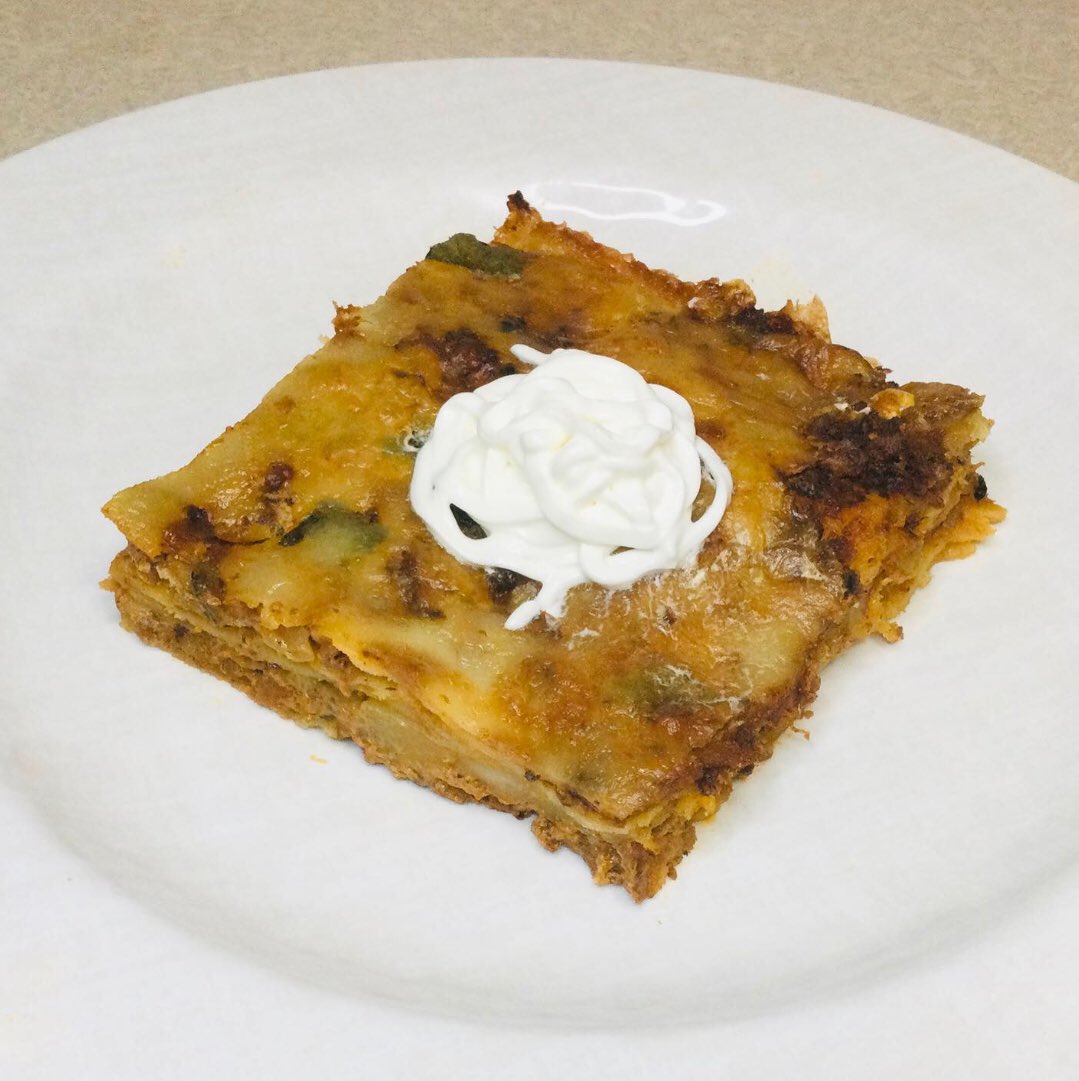 Aicitelll's tweet photo. https://t.co/GYv7fzWHmq Pastel Azteca de Soyrizo y Calabacitas 😋Soyrizo and Zucchini Tortilla Casserole 👌Rico! #soyrizo #zucchini #meatless #vegetarian #vegetarianrecipes #vegetarianfood #calabacitas #sincarne #pastelazteca #vegetariano #comidavegetariana #recetasvegetarianas https://t.co/Oi4i239Iqz