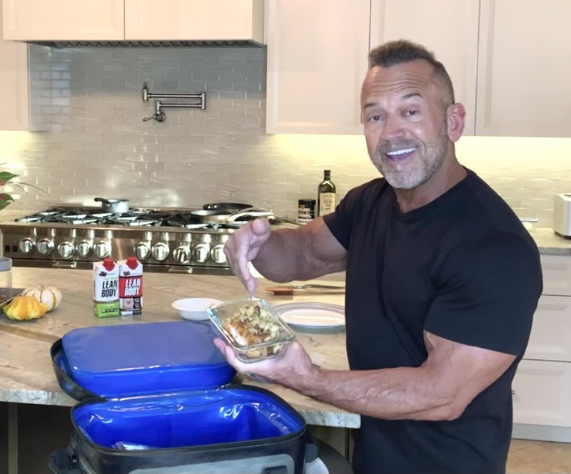 Bringing back a fan favorite! “What’s in Lee’s Lunchbox?”

labrada.com/articles/whats…