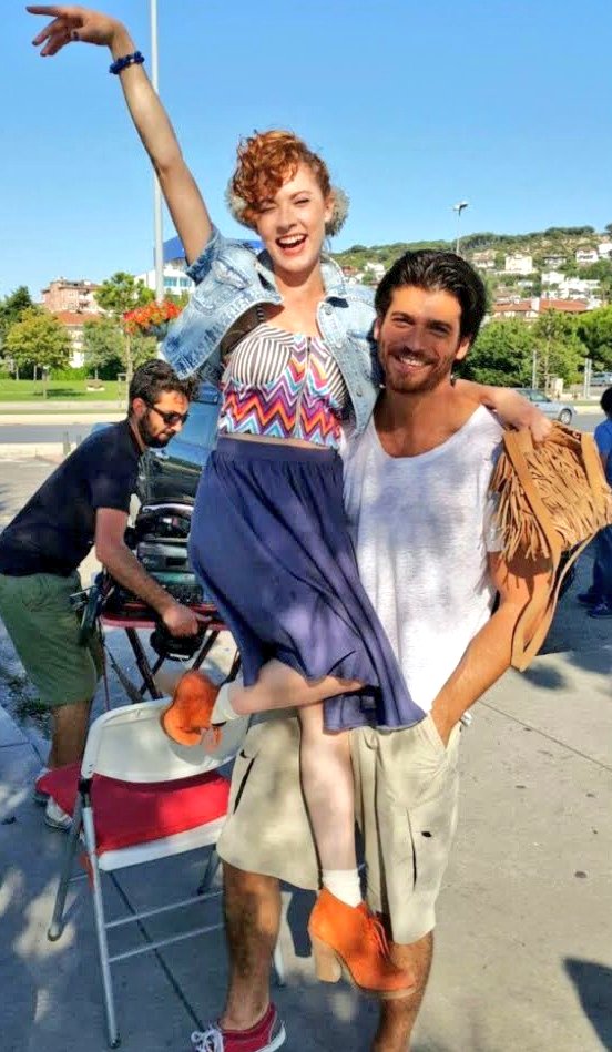 Sabriland21's tweet photo. Me mueroooooo con esta dedicación de Acelya para Can al terminar #InadınaAşk 😍

Awww mi Yalin y Defne 🐻❤🐹

#CanYaman #AcelyaTopaloglu https://t.co/KP1iWxOK8d