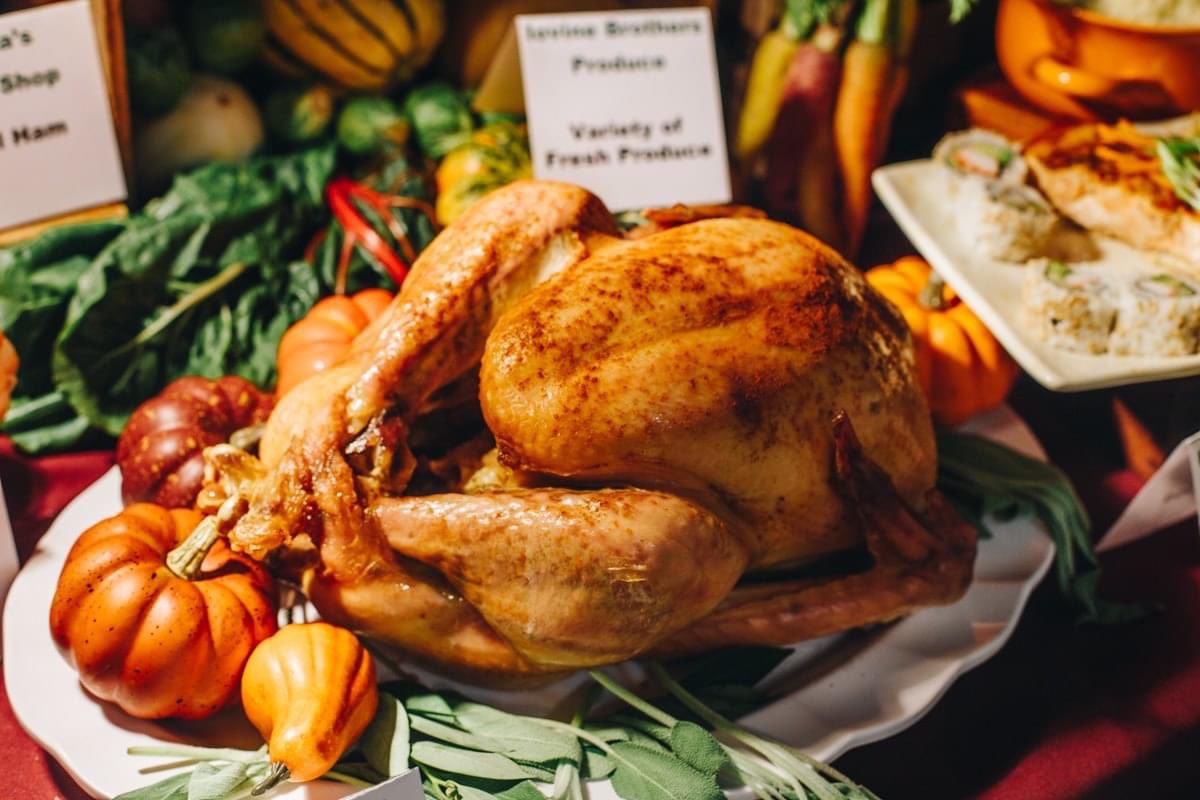 Thanksgiving Week at Reading Terminal:
⏰ Extended Hours
🚗 Free Parking
🛍️ Curbside Pickup
Visit our Thanksgiving website for full details and a list of merchants with holiday offerings: https://t.co/SJiNbqxOJu https://t.co/BKDFV4Xor3