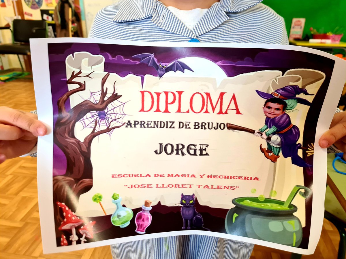 elnidodepippi's tweet photo. ➡ Unas brujas muy especiales nos han visitado: trucos de magia, conjuros, cuentos, varitas mágicas, diplomas...👏
👉Por cierto, la técnica de crear nuestros propios #confetis naturales con hojas de #otoño ha sido una pasada😍
Gracias infinitas a las familias por su implicación💚 https://t.co/l82dFTKmZu