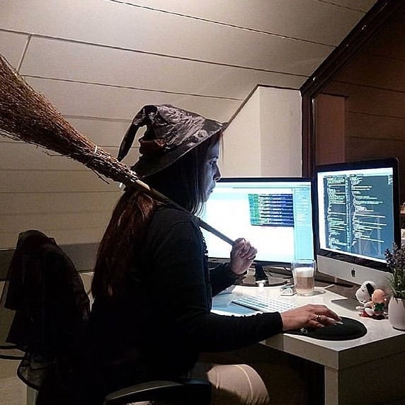 ruthtrading's tweet photo. Why Account Manager’s work at night? I always ask myself this question. Is it the darkness or maybe the silence that helps you concentrate more better?... I know it’s not healthy so I try not to do it always. What about you! Are you a night owl? 😃
• https://t.co/AAQbWMUgUI