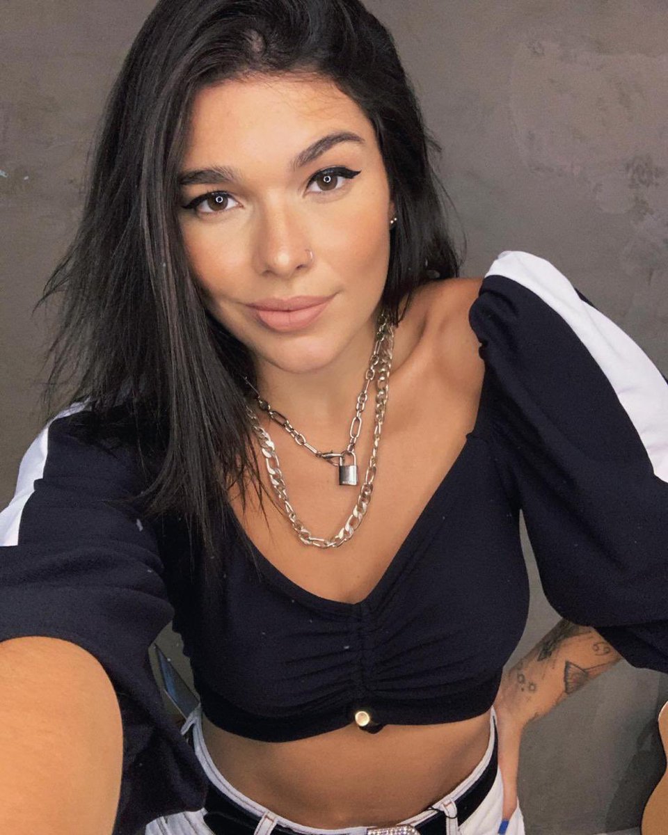 laryoficial's tweet photo. fiz um #PoketShow para a #Triton e está disponível no IGTV da marca 👉🏼 https://t.co/96NckF4fNy
cantei o EP #Conclusão todinho, as faixas #EuVouContarParaEla , #MinhaBed e #MeLivrei .
confere lá e diz aqui o que achou!
obs: tô vestida todinha de triton 😉 https://t.co/ThJRYBa8MR