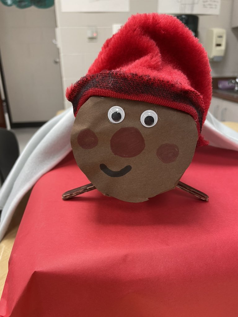 SraBlackwell's tweet photo. Made a Tió de Nadal for a 5th grade lesson! ¡Feliz Navidad! @LOWLT #worldlanguagesrock @FortsPond #Lex1learns https://t.co/WpVHyBuPoc