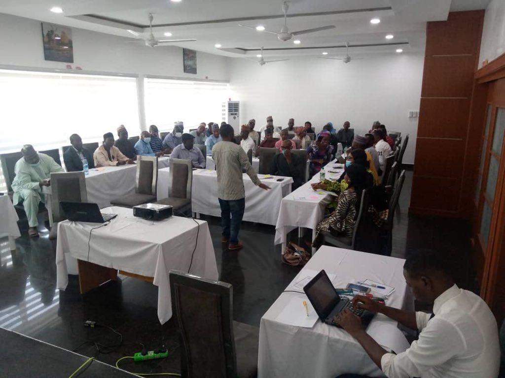 MaginiSaidu's tweet photo. Am opportune to attended the zonal consultation workshop on the draft national action plan on youth,peace and security.Bauchi state. Where we discuss on the issues concerning participation,protection,prevention,partnership etc Thanks to d First Lady kebbi state 4 d opportunity https://t.co/FJAsXLFMkn