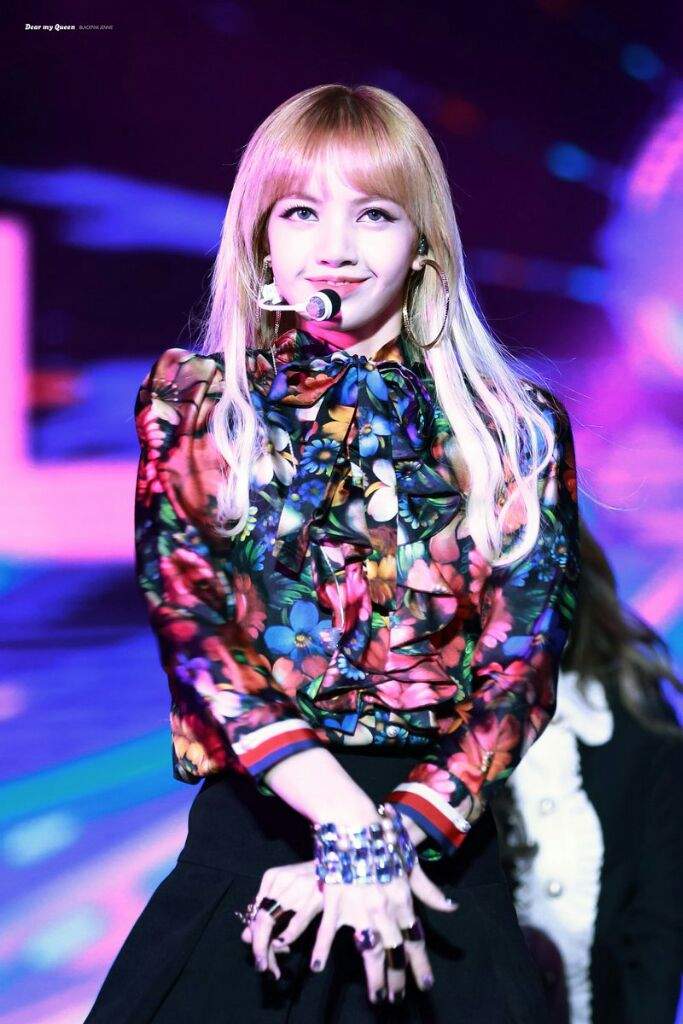 lisa getting less tiny as you scroll; a cute thread
