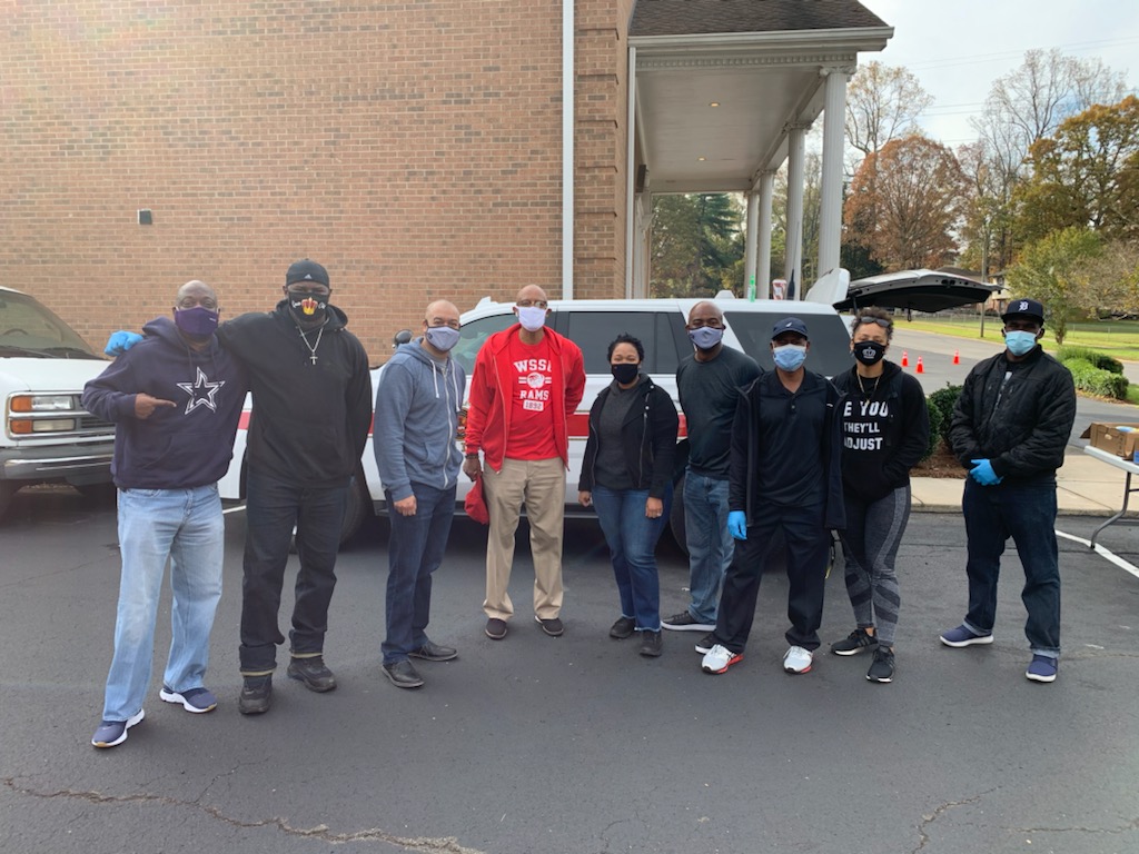 NeptuneFireCLT's tweet photo. Showing love & giving back to our neighbors in the Charlotte community. After sharing 20 turkeys with our @blockloveclt family to help feed the homeless, we handed out 80 more turkeys in the Hidden Valley neighborhood! #WeCare #FOPFF #ProgressiveFirefighters #ProgressiveCharlotte https://t.co/MBpbUmYQAA