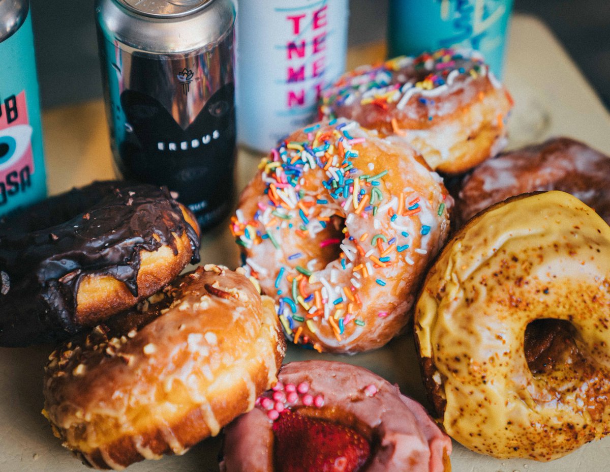 NYC -- IT'S HAPPENING AGAIN.

On Dec 10th, I'll be hosting a Zoom tasting of 4  <a href="/TorchAndCrown/">Torch & Crown Brewing Company</a> beers and 6 donuts from Super Nice Bakery -- thoughtfully paired, and delivered straight to your door! If you're in the NYC area, order here: 

torchandcrown.com/beer-delivery/…