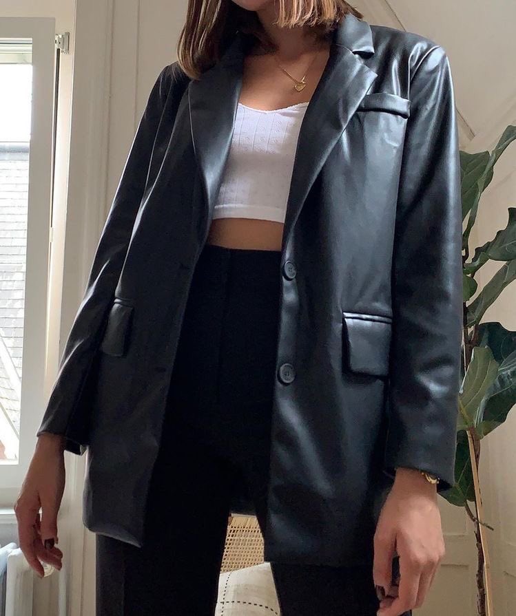 badestoutfit's tweet photo. black leather jacket https://t.co/Y8oyErUgZf