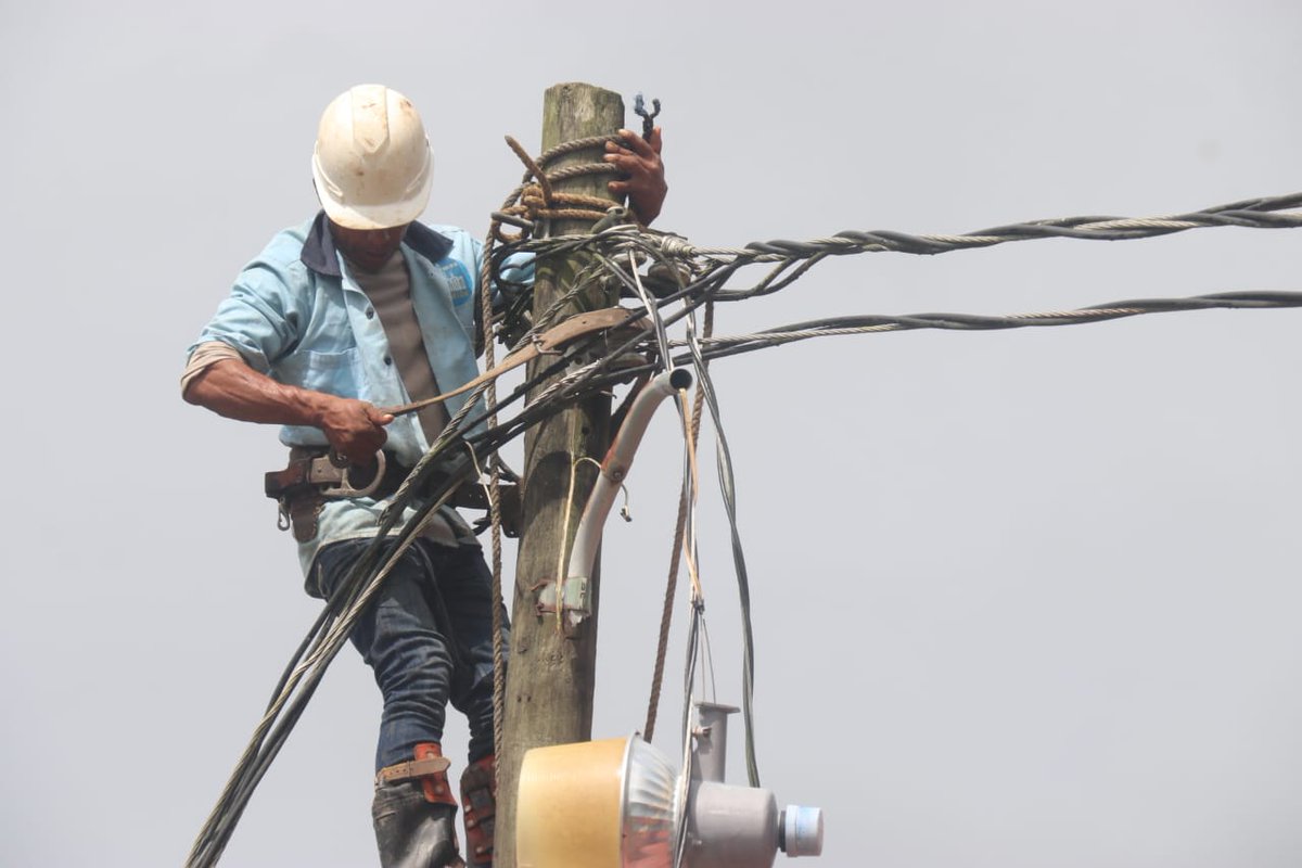 GuerrerosdelA's tweet photo. El trabajo de reconstrucción y restablecimiento de los servicios son arduos y significativos para los hermanos de la Costa Caribe Norte.
#DanielMiPresidente2021 
#IOTA #ETA
@LAJUSTI17369982 
@TPU19J @Uva22 https://t.co/niZQNnrqpe