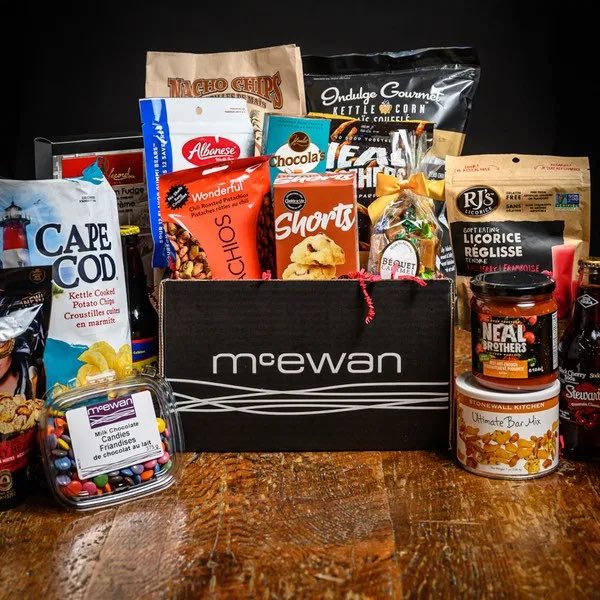 Shop local this holiday 🎁 TODAY on <a href="/EditSevenMag/">Edit Seven</a>, #ContributingEditor <a href="/blairalex/">Blair Stutz</a> is sharing 7 gifts to buy that support local TO businesses 💞 Head to editseven.ca/gifts-to-buy-t… for the full list!