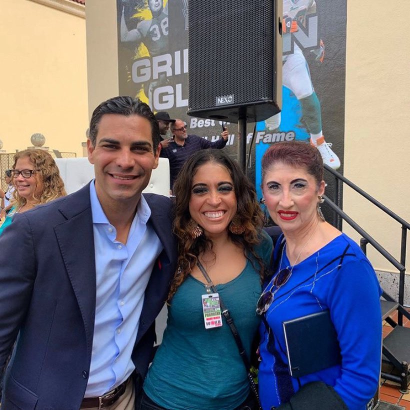 MimiMala1's tweet photo. Thank you city of Miami for your hospitality. @cityofmiami —From Super Bowl @livmiami host Committee Mayor City Of Miami Mayor @francisxsuarez .
#sothrilled ,ON TO @tampabaylv !!! #radiopersonality #mimimala @mimimala1 💋#broadcasting and #media #joinus #myjourney
#TampaBayLV https://t.co/Uf5UWyehrn