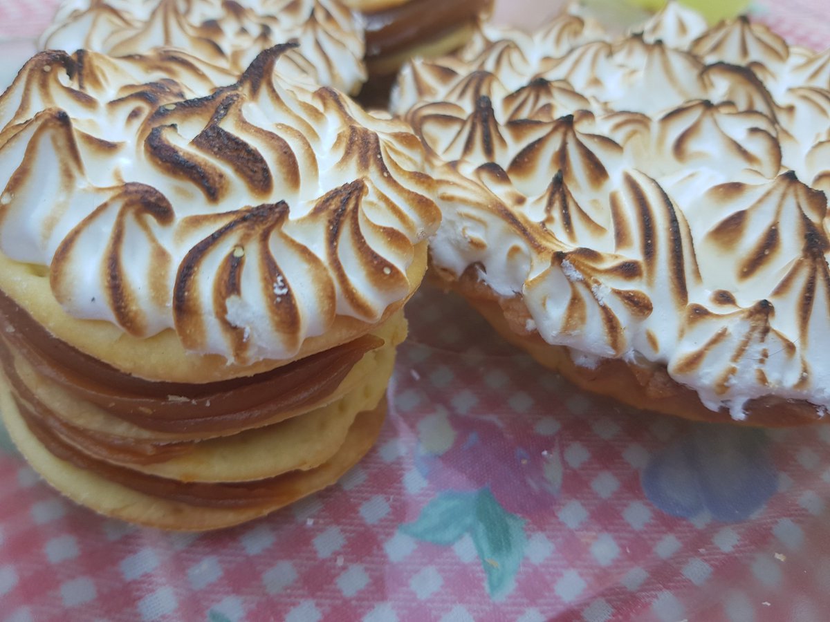 ZeraClau's tweet photo. #BuenasTardes
#MateVirtual
con Rogel y lemon pie
Que trajo ayer My SM❤
Hoy el amigo de mi nene
Bombones de Frambuesas..
Por Diosss...
Les convido o Muero😂😂😂 https://t.co/VqpcJ5zQJt