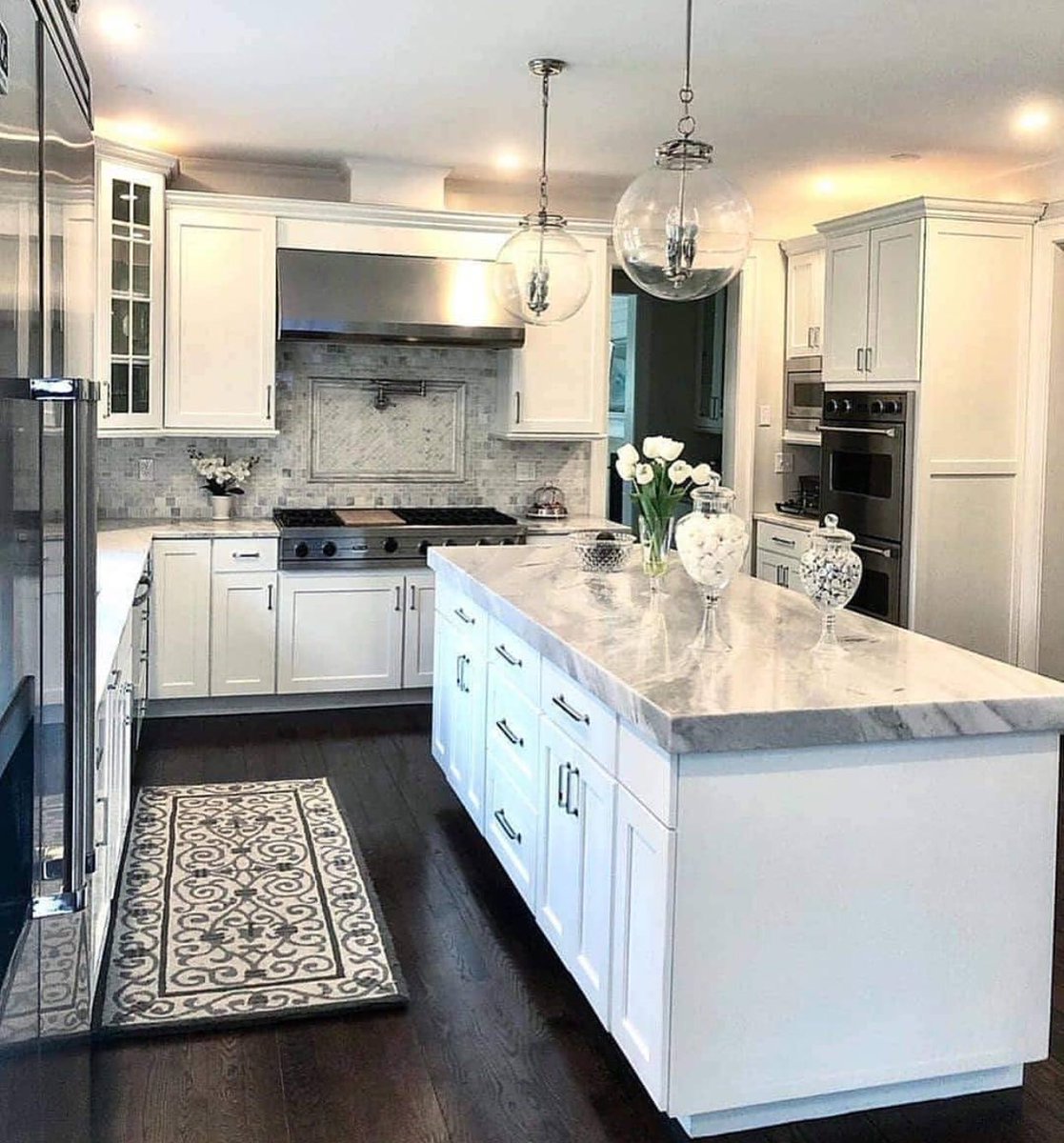 JayLyonsRealtor's tweet photo. A beautiful kitchen is always a place where food lovers like to hangout. https://t.co/J31DF5x8HK
