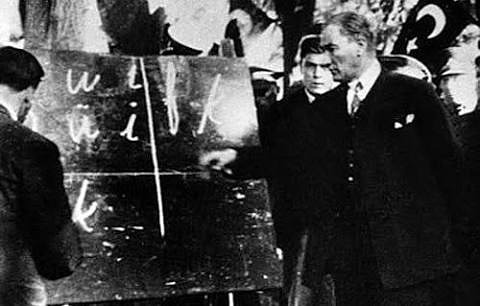 "Öğretmenler!... Cumhuriyet, fikren, ilmen, fennen, bedenen kuvvetli ve yüksek seciyeli muhafızlar ister. Yeni nesli bu nitelik ve kabiliyette yetiştirmek sizin elinizdedir."MUSTAFA KEMAL ATATÜRK