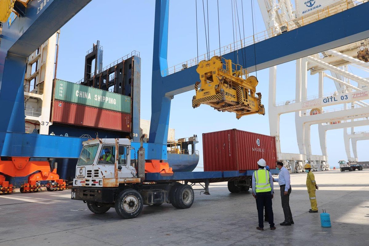 IRISHINSAFIAN's tweet image. Gwadar Port is fully operational. DAP fertilizers, LPG, Containers are being processed in Gwadar Port with high efficiency.
#PakistanMakingProgress
