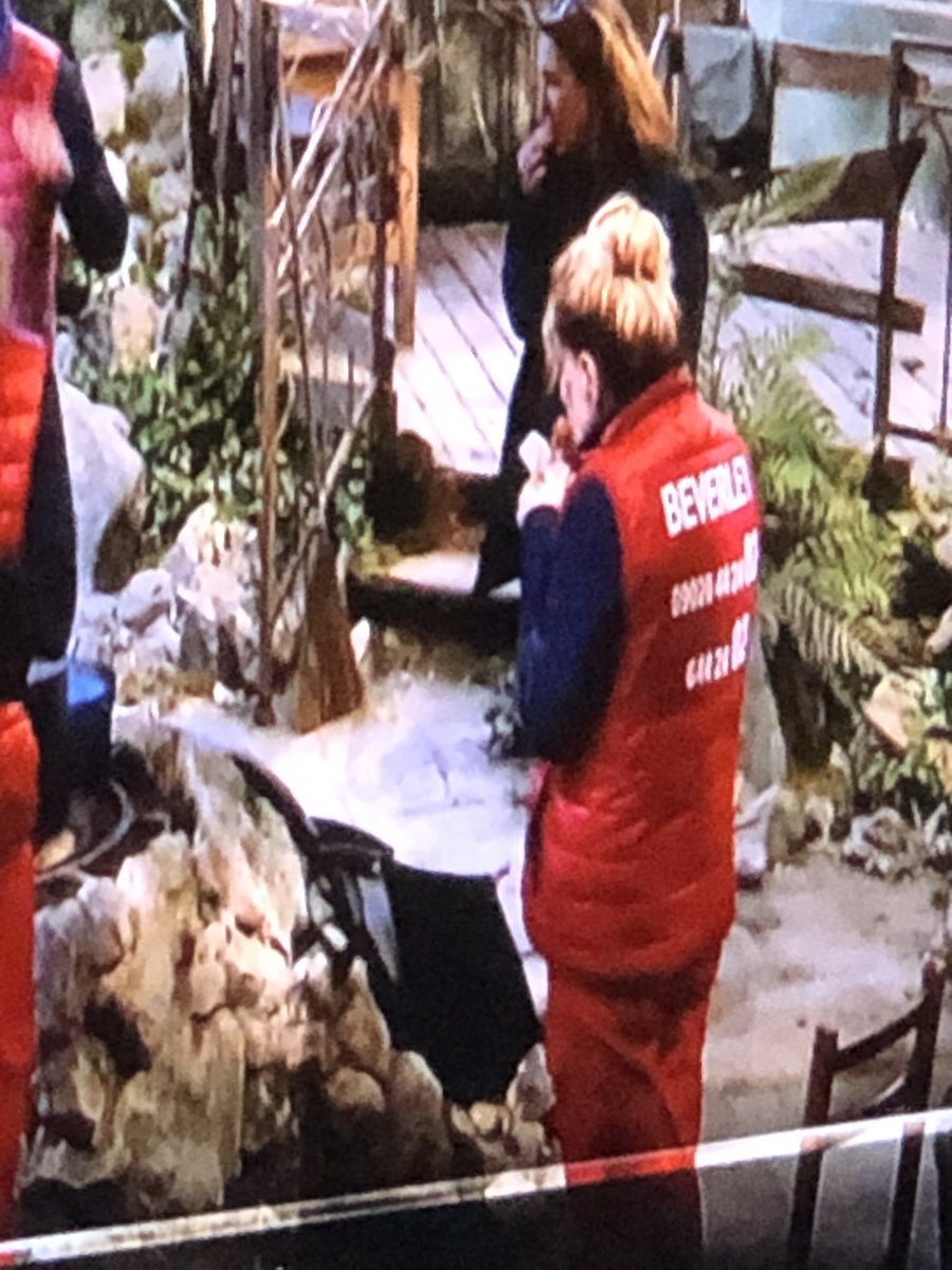 EmmaLTaylor93's tweet photo. Literally can’t. Vegan Bev tucking into her scotch egg 😂👀 #ImACeleb https://t.co/uleg3FIx1O