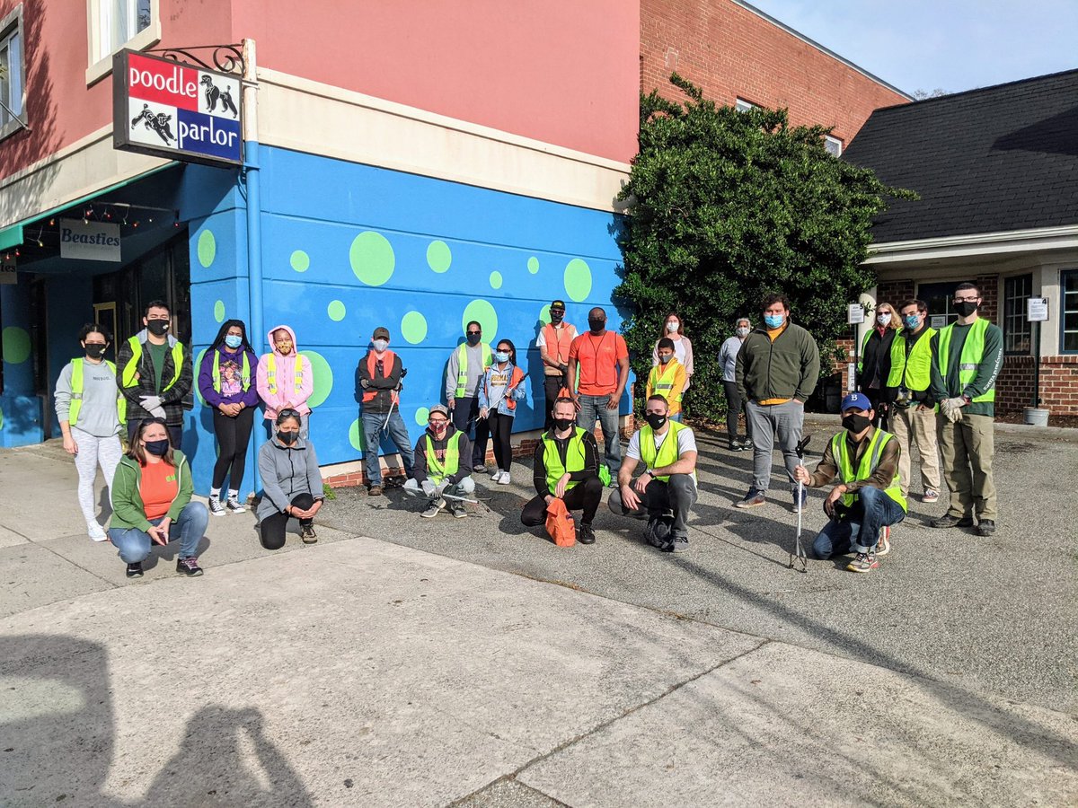 Thank you to the volunteers from yesterday’s cleanup in Carytown. We wanted to help spruce up corridor up for the upcoming Small Business Saturday. Shop local this holiday season! 🎁