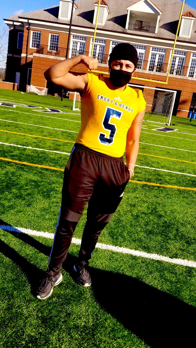 BlevinsJamir's tweet photo. Great visit today 💙💛💙💛 @EHCFootball @Spider_Thompson #GoWasps https://t.co/mWl6OFvsbt