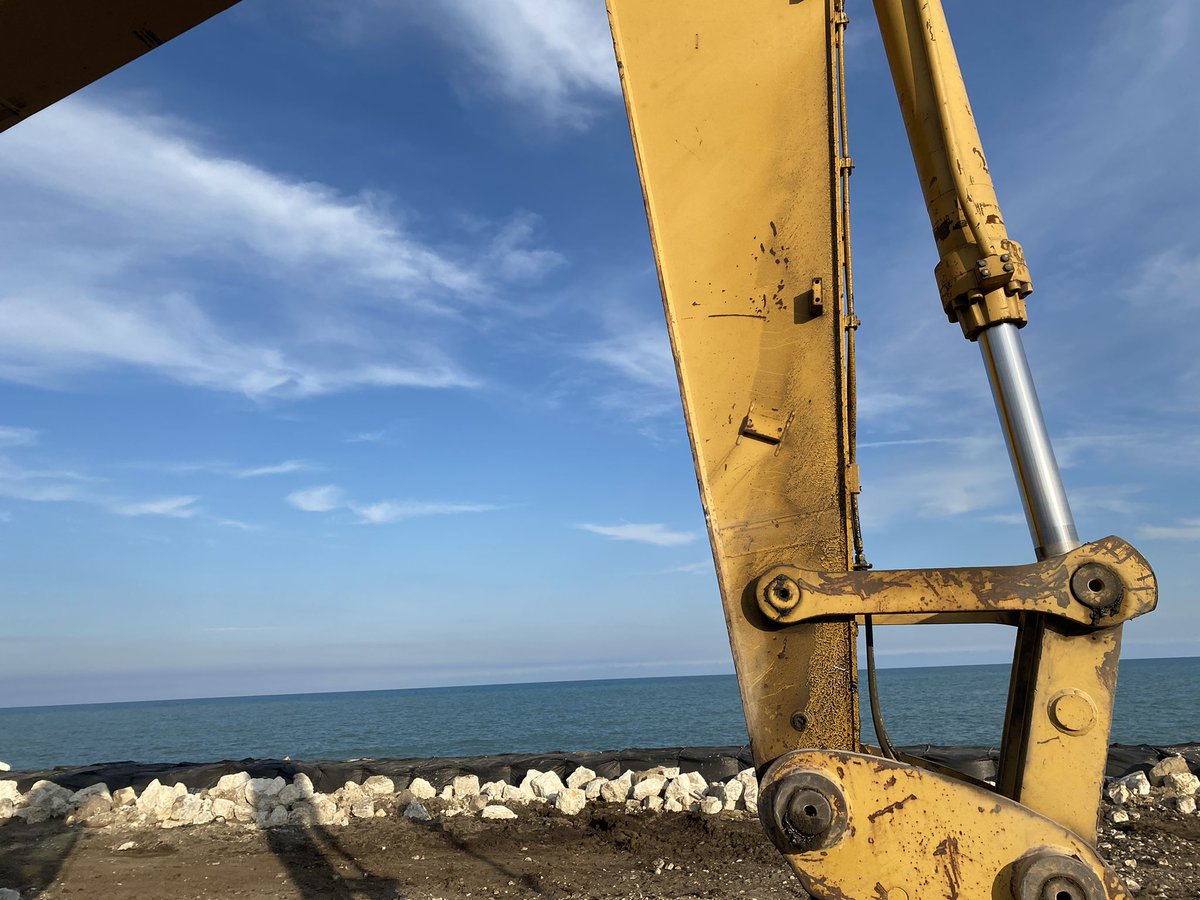 Mike Lowe tweet media