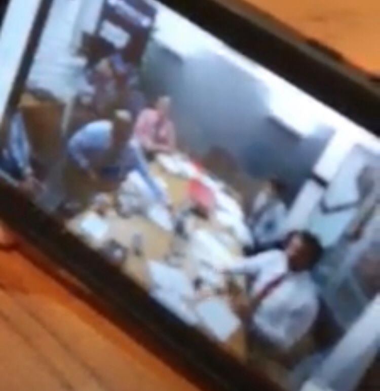SHunsleyFOCUS's tweet photo. So you're above the people are you @Wykeland?❌

Different households in one room, less than two metres apart, no PPE, passing a remote around a room in a fluster because your internet is failing...😷💻

We are in a global pandemic!☢️
@bbcburnsy @RadioHumberside @hullreporters https://t.co/2x6XejJoZm