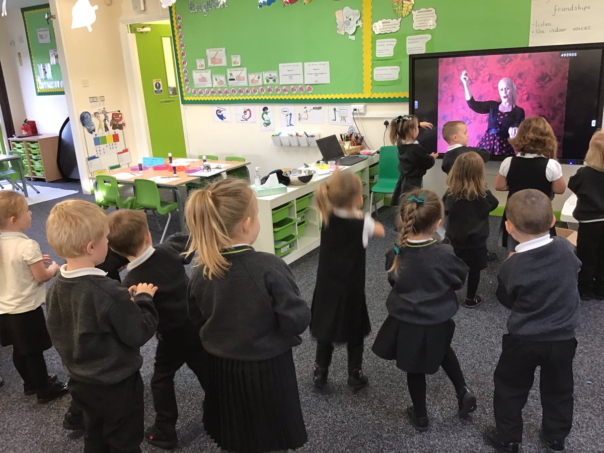 LindenRDCherry's tweet image. We had great fun waking up our fingers this morning with Dough Disco ready for English. #lindenwriting #lindenenglish #lindenfun