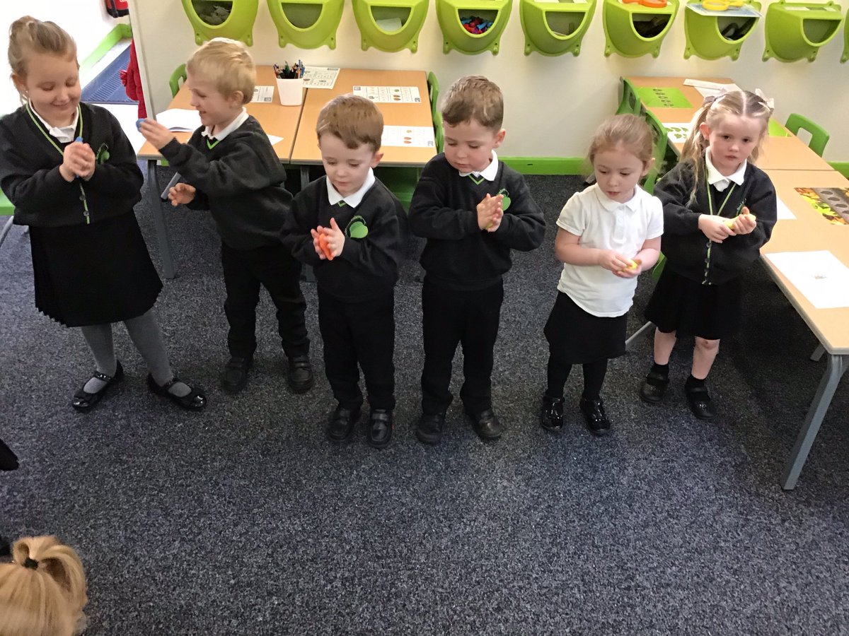 LindenRDCherry's tweet image. We had great fun waking up our fingers this morning with Dough Disco ready for English. #lindenwriting #lindenenglish #lindenfun