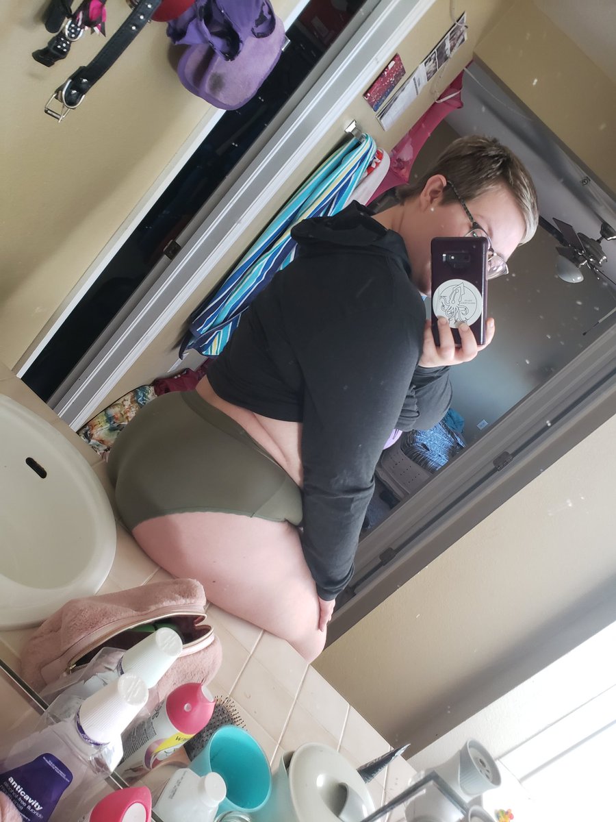 ClementineTangi's tweet photo. Felt cute through the depression 😌

#booty #pawg #bbw #cute #anxiety #depression #depressed #feltcute #ADHD #Mentalhealth #mirrorselfie #bathroomselfie #queer #LGBTQIAontwitter #LGBTQ https://t.co/dMxxhmKx77