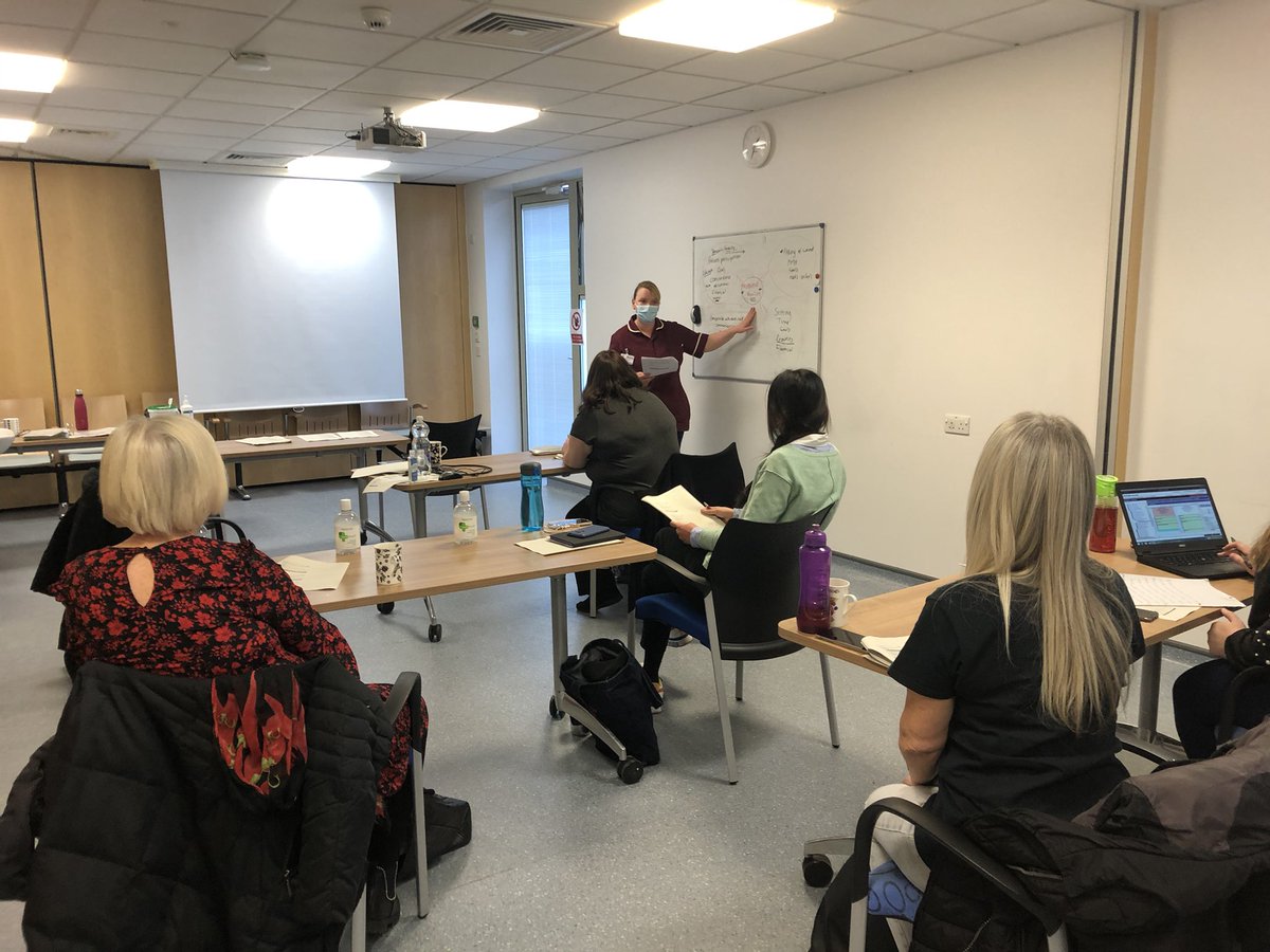 OldhamRoom's tweet photo. @JoanneGreenwood @alywadsworth @Paula_Baker1 @andream35324109 @TorpeyZoe @TracyYousaf Leg 🦵 ulcer training day! Day 1 session 1 ✅ absolutely brilliant day! Treatment room feeling motivated 👩‍🎓 💪🏻 https://t.co/s0iKlNAeB7