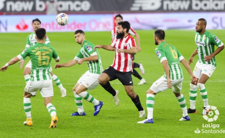 🟢Vergonzosa derrota del #RealBetis en San Mamés (4-0), donde, salvo los detalles de Rodri, fue todo un despropósito, empezando por el planteamiento y la alineación que dispuso Manuel Pellegrini. Cuarta derrota en cinco partidos, en los que encajó 15 goles 👇