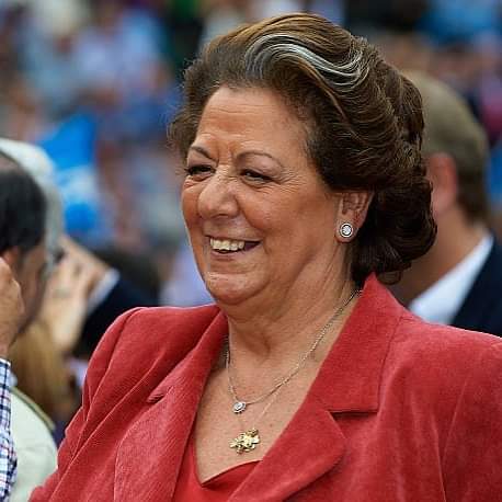 jaimenunezc's tweet photo. 4 años ya de su muerte. Rita Barberá, alcaldesa de Valencia a la que destrozaron el corazón acusándola de corrupción. No aguantó la presión. Se demostró que era inocente, pero ya fue tarde, murió. Nadie del PSOE o Podemos dimitió después, ni ningún medio pidió perdón. #enRecuerdo https://t.co/kAhbH0M6ri